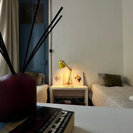 Quarto em Acomodações Particulares Cost - Double Single Bed With Share Bathroom