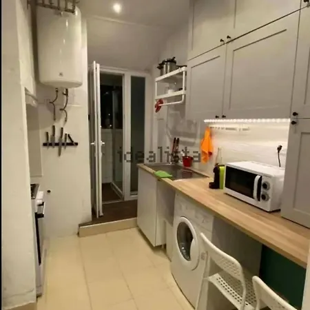 Cost - Double Single Bed With Share Bathroom * Lizbona