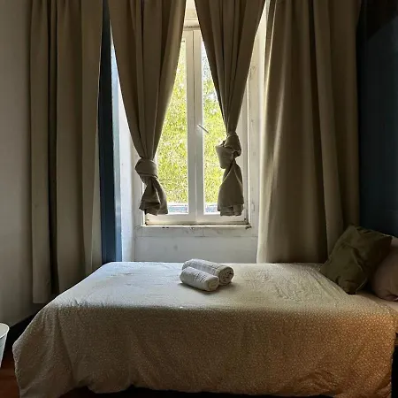 Cost - Double Single Bed With Share Bathroom Lizbona